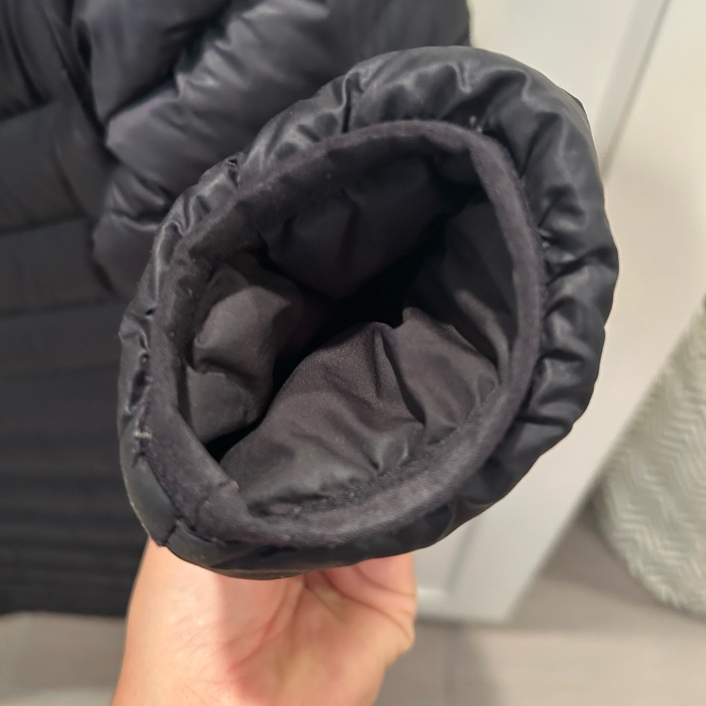 The North Face Women's Quilted Black Puffer Jacket - Picture 11 of 16